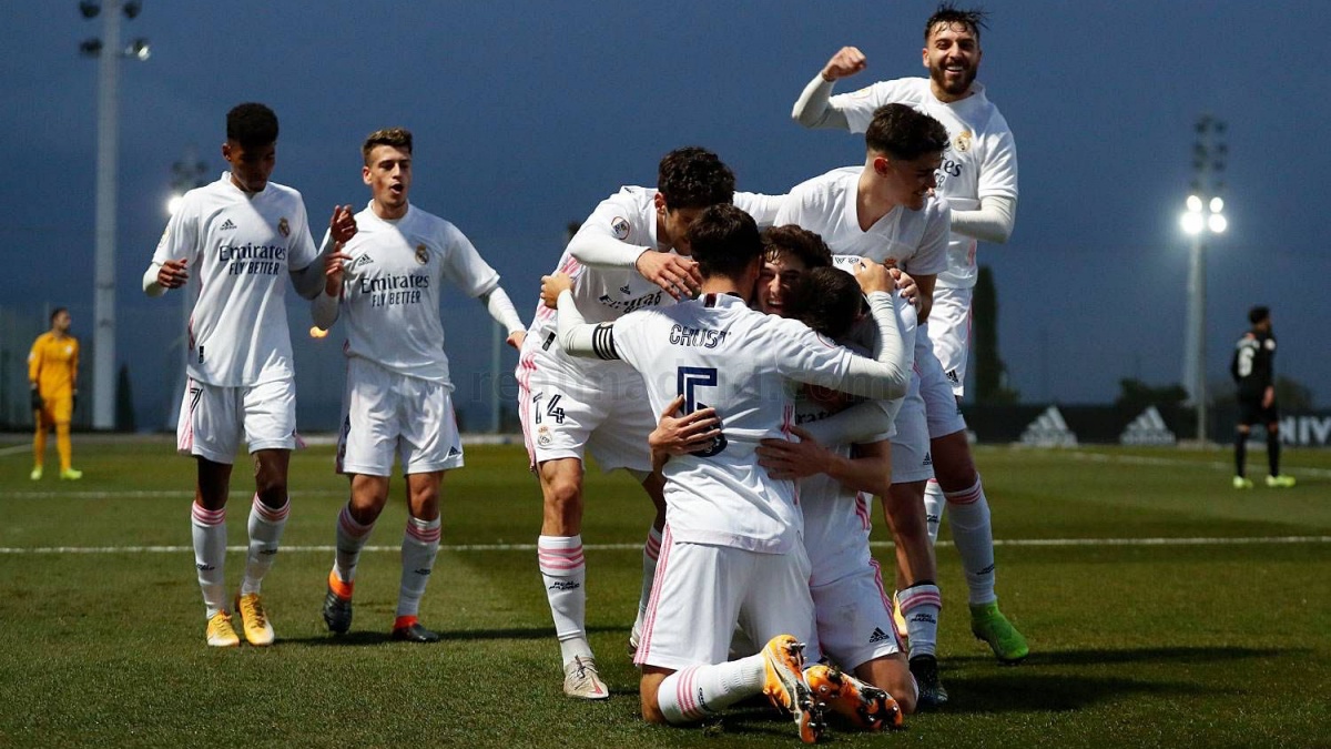 Jugadores Real Madrid Castilla celebran gol Victor Chust