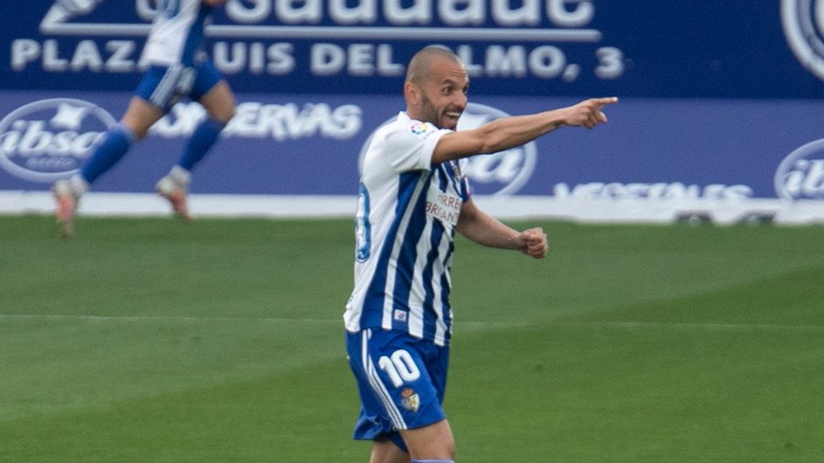 Yuri celebrando gol