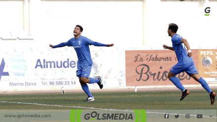 Farisato celebrando un gol con CD Olímpic