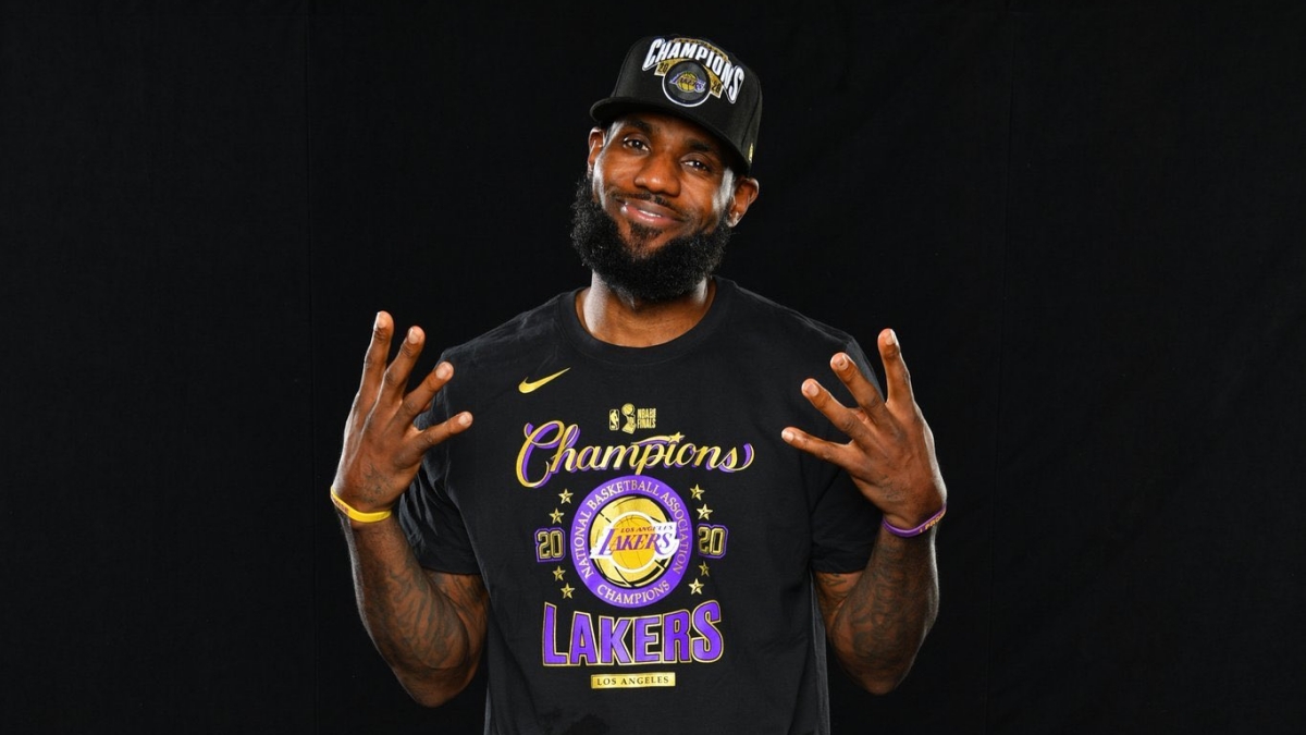 LeBron James festejando su título con los Lakers