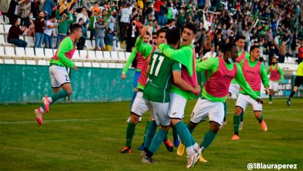 CD Toledo celebración de un gol