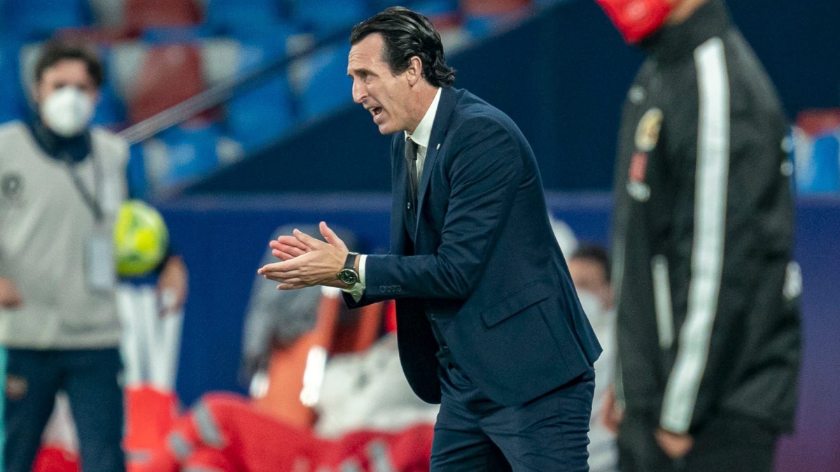 Unai Emery dirigiendo al Villarreal en UEL