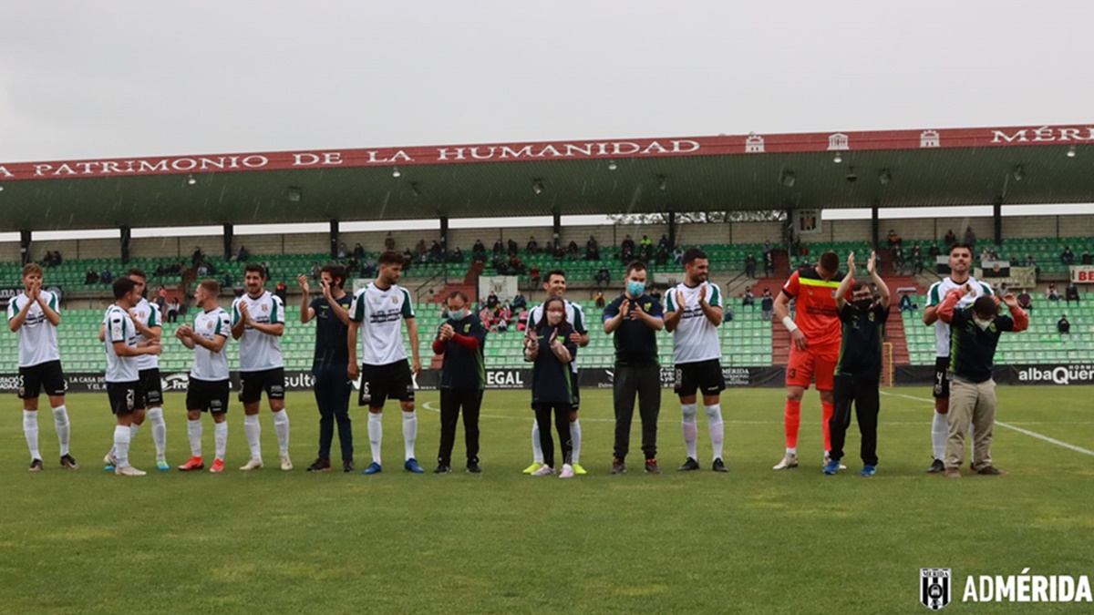 Aplausos jugadores AD Mérida