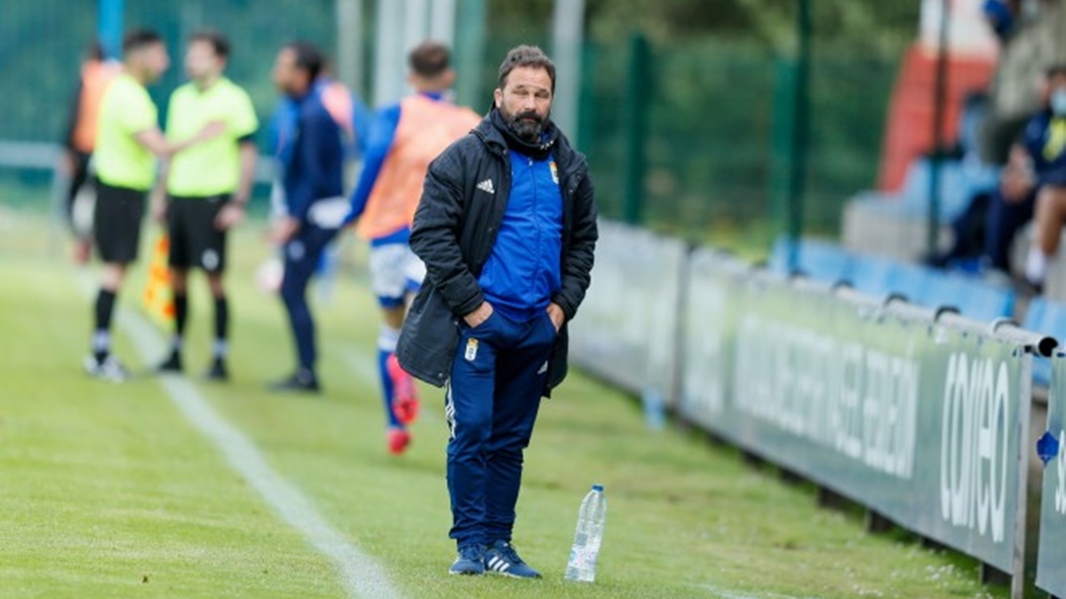 Entrenador Oviedo Vetusta, Emilio Cañedo, rueda de prensa