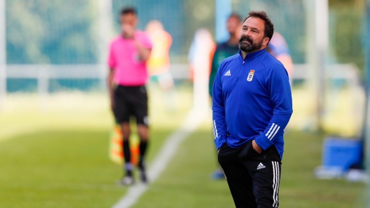 Emilio Cañedo, entrenador Oviedo Vetusta