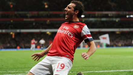 Cazorla festejando con el Arsenal