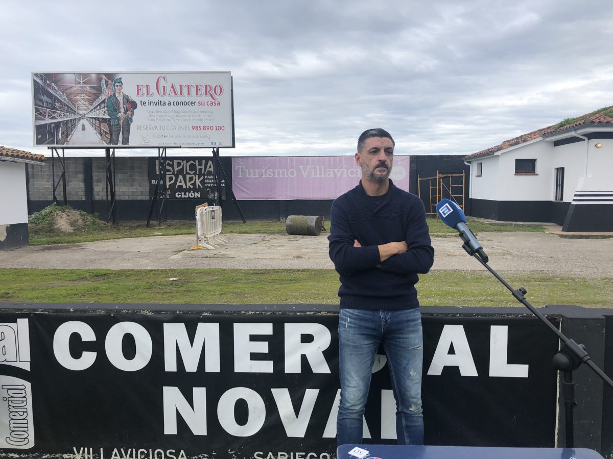 Clemente Sánchez, entrenador del CD Lealtad