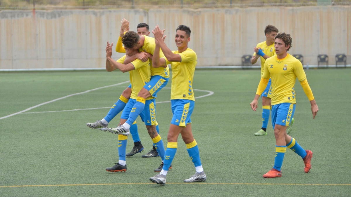 Jugadores de Las Palmas Atlético celebran salvación