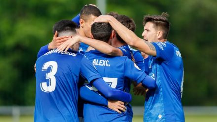 Jugadores Oviedo Vetusta celebran gol