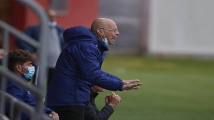 Miguel Ángel, dirigiendo a su equipo