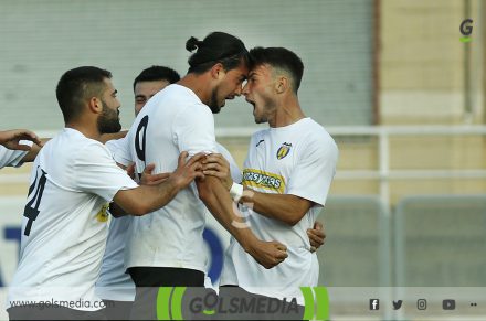 Pedreguer celebrando gol