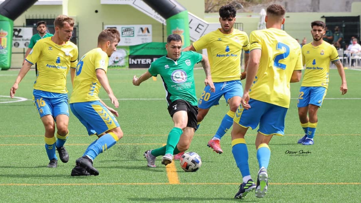 Jugadores de Las Palmas 'C' y CD Atlético Paso