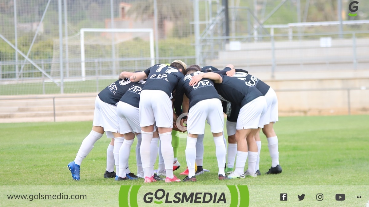 Jugadores UD Castellonense abrazo conjunto