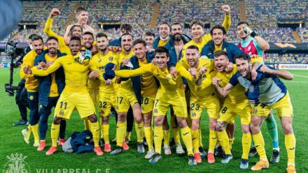 El Villarreal festeja el pase a la final de UEL