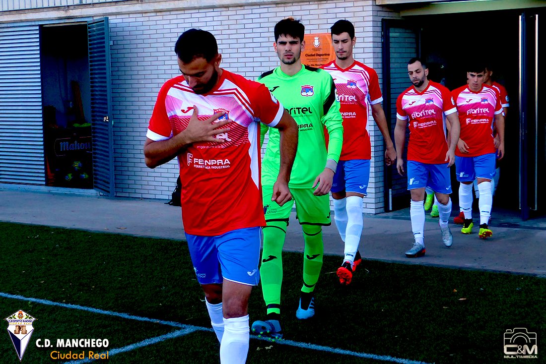 Fran Simón liderando al Villacañas en Tercera. CD Manchego