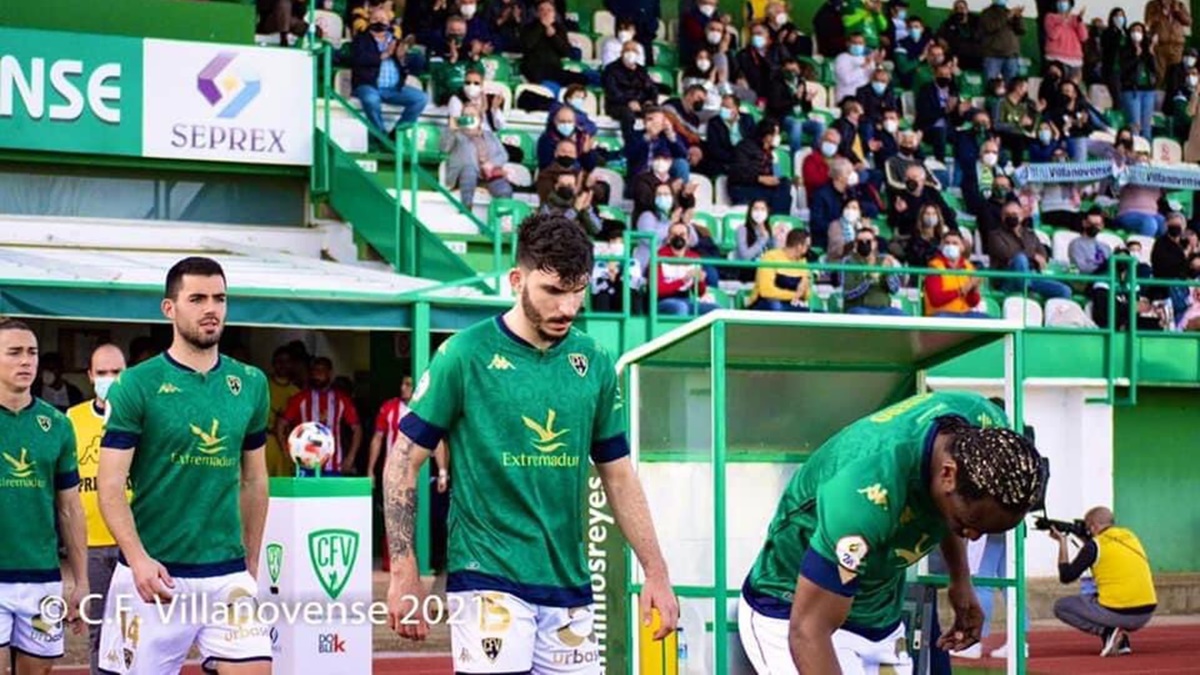 Salida jugadores Villanovense El Municipal