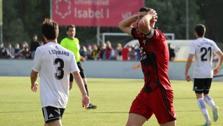 Jugador Mirandés B lamenta ocasión