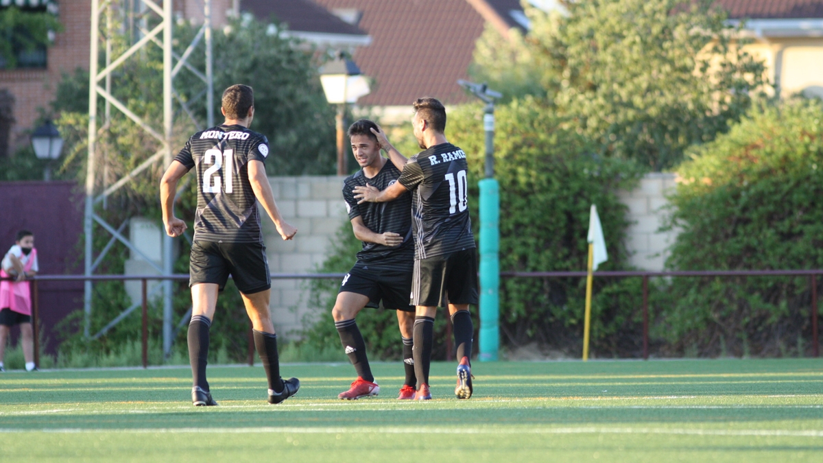 Álvaro Martín celebra gol DUX