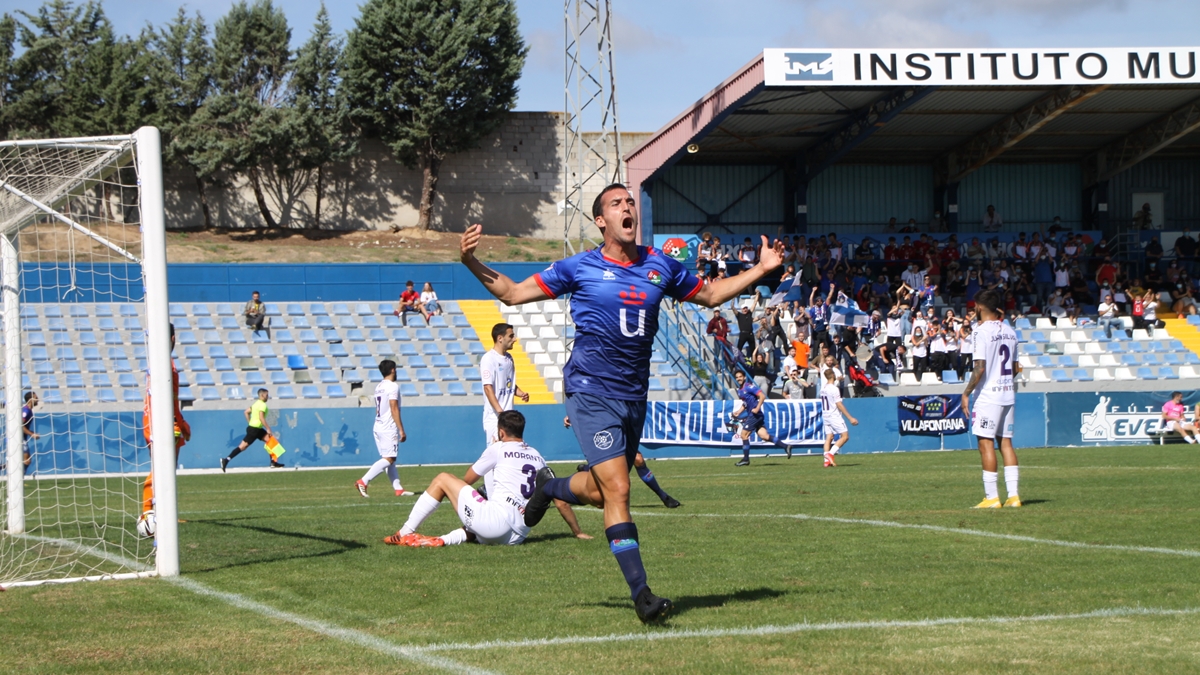 Álvaro Sánchez celebración gol CD Móstoles