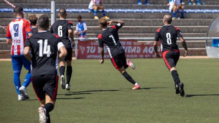 Ángel Sánchez celebra su gol