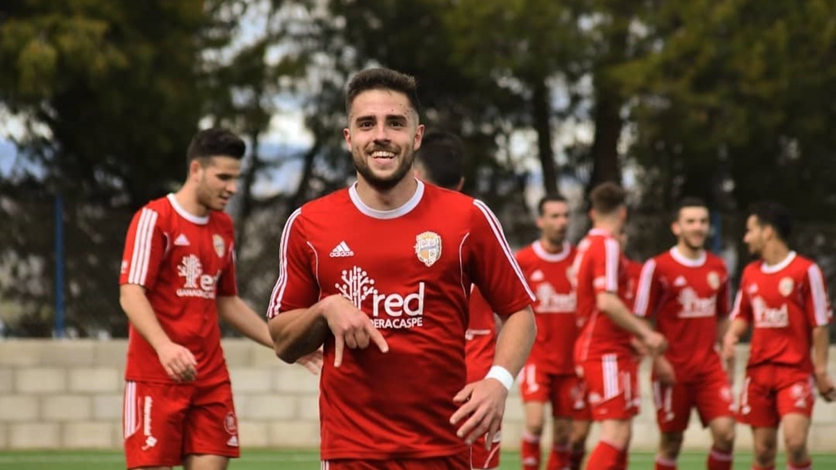 Carlos Burillo celebra gol