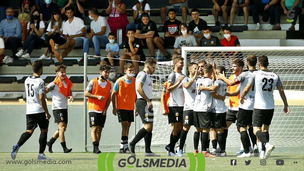 Jugadores CD Buñol celebran gol