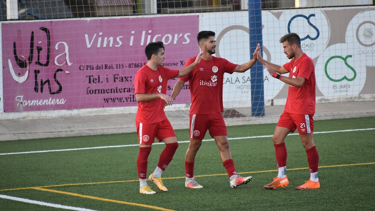 Juan Delgado celebración gol CD Ibiza