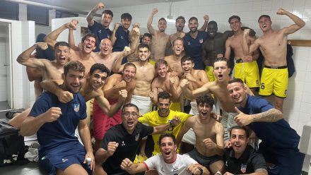 Jugadores CDA Navalcarnero celebran pase final