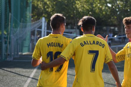 Luis Molina celebra su gol