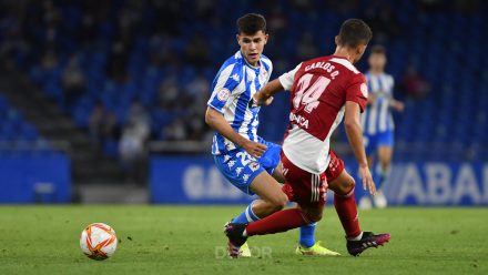 Trilli maneja el balón ante el Celta B