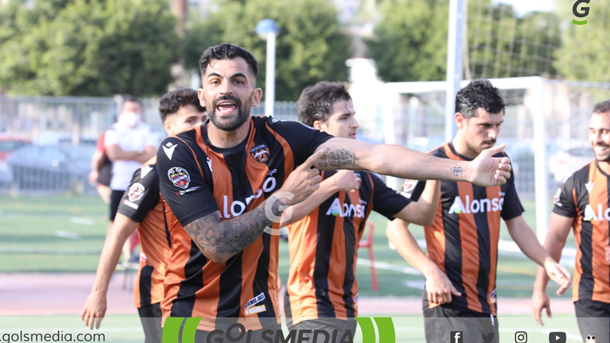 Reyes celebra gol con el Patacona CF