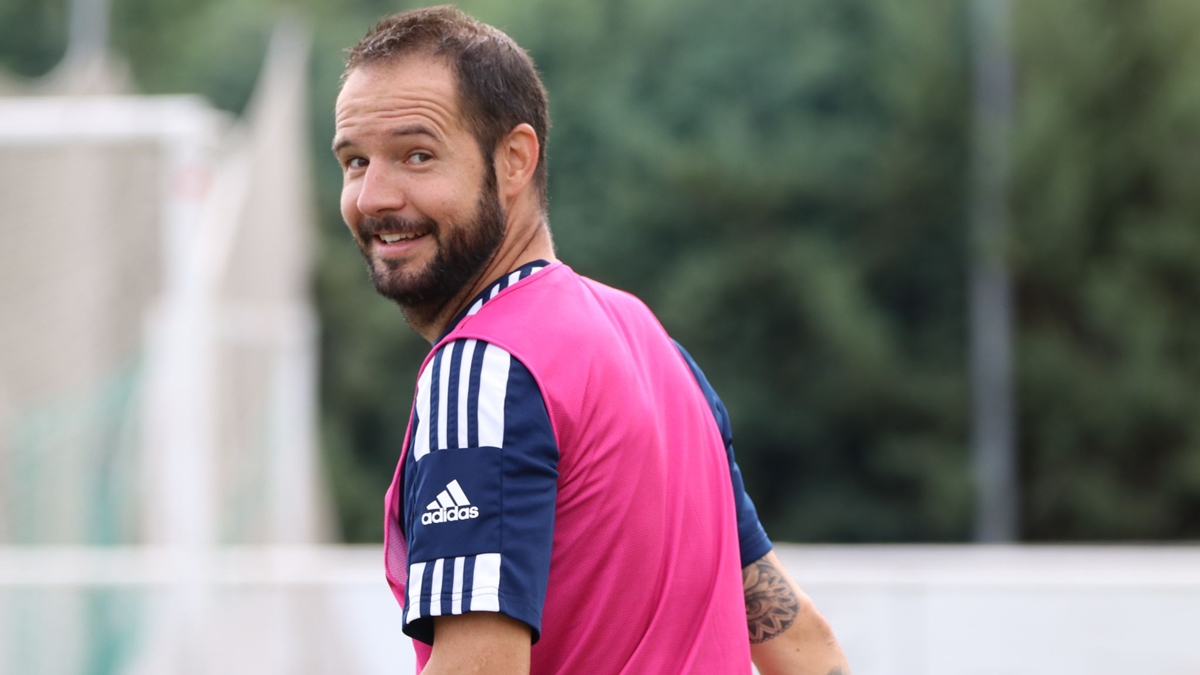 Tito Malagón sonríe durante entrenamiento