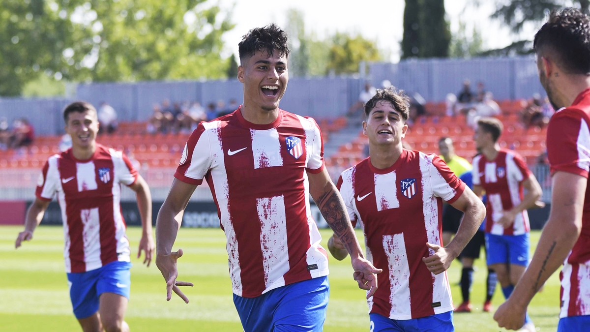 Jugadores Atleti B celebran un gol