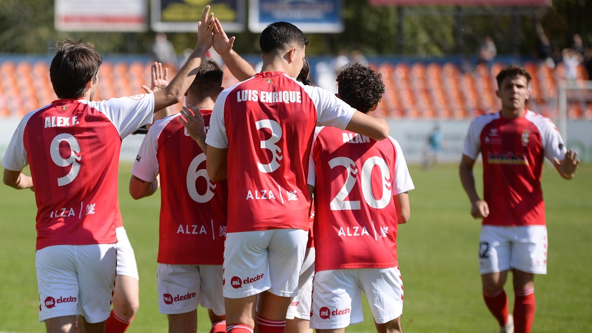 Jugadores RSD Alcalá celebración gol