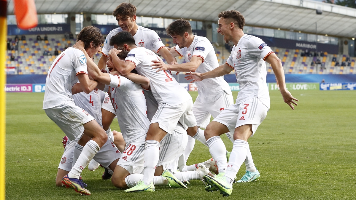 Jugadores Sub-21 celebran gol