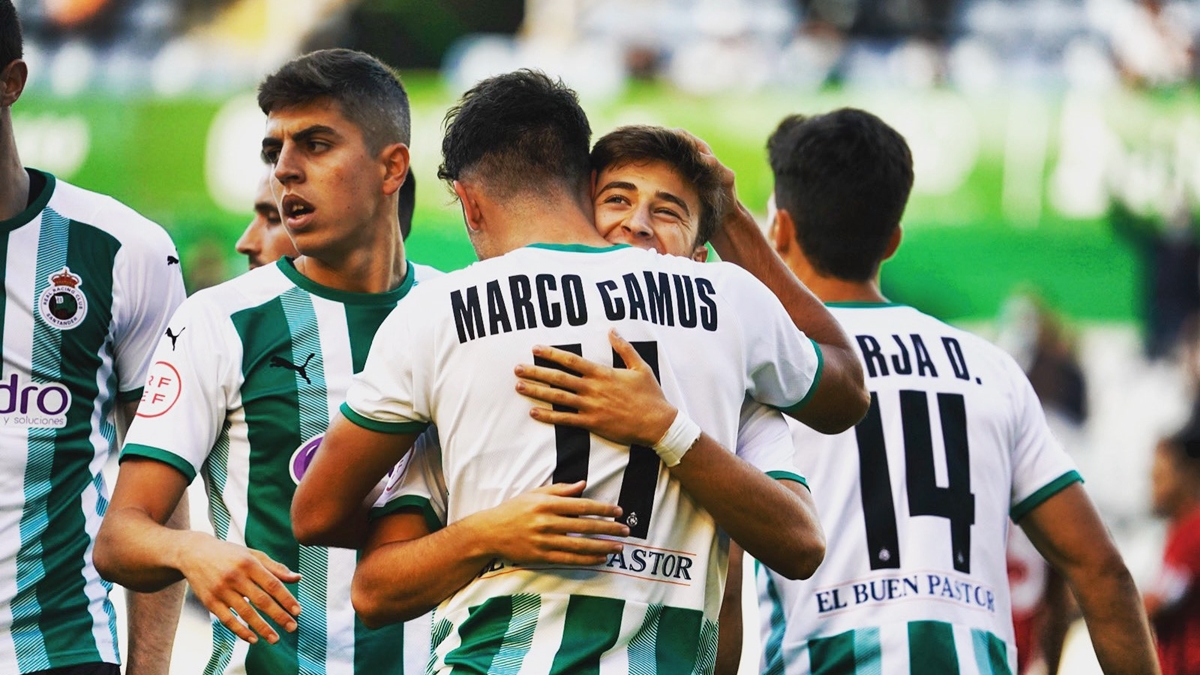 Marco Camús celebra un gol