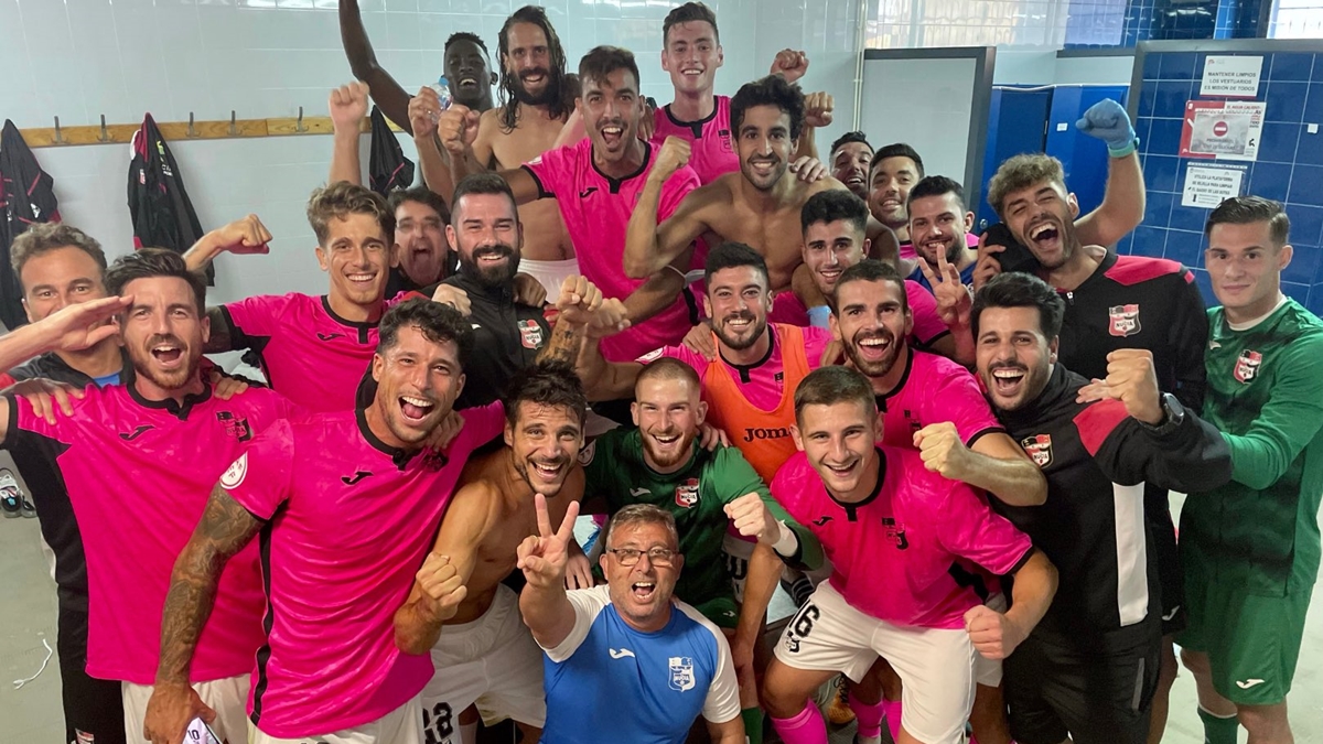 Jugadores CF Nucía celebración victoria