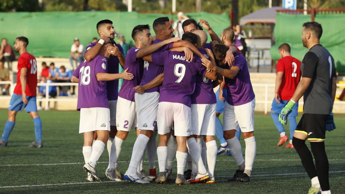 Los jugadores del Torrellano celebran el primer gol