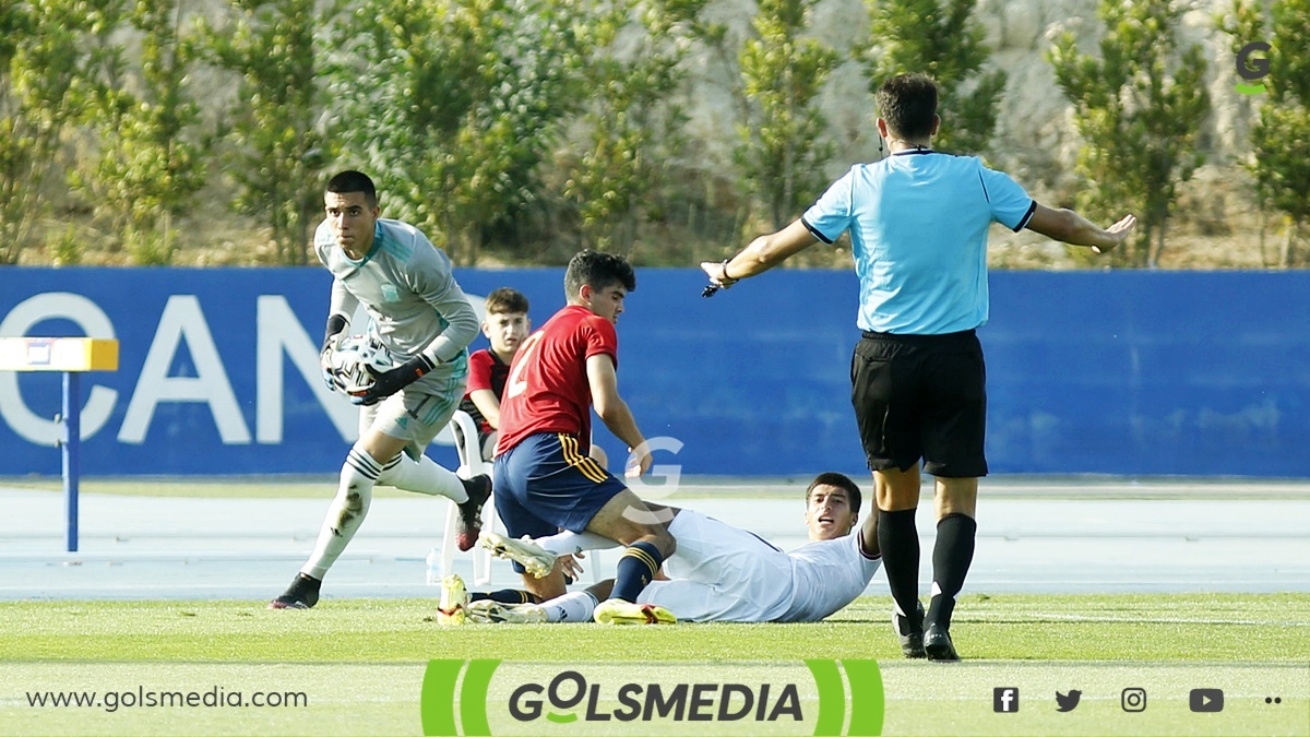 Un árbitro pide calma