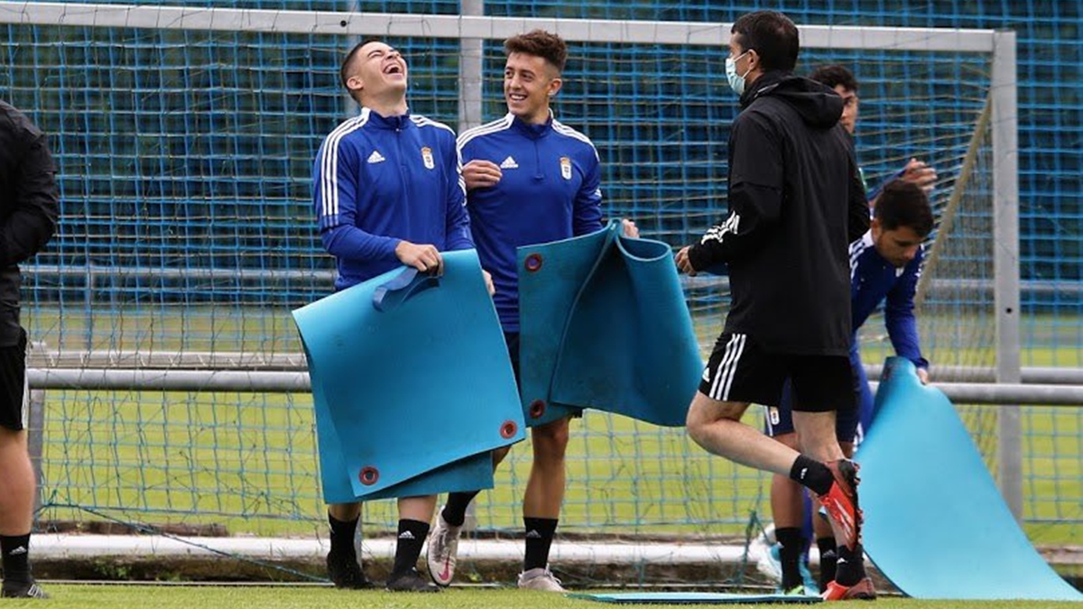 Iván Conceiçao sonríe con un compañero