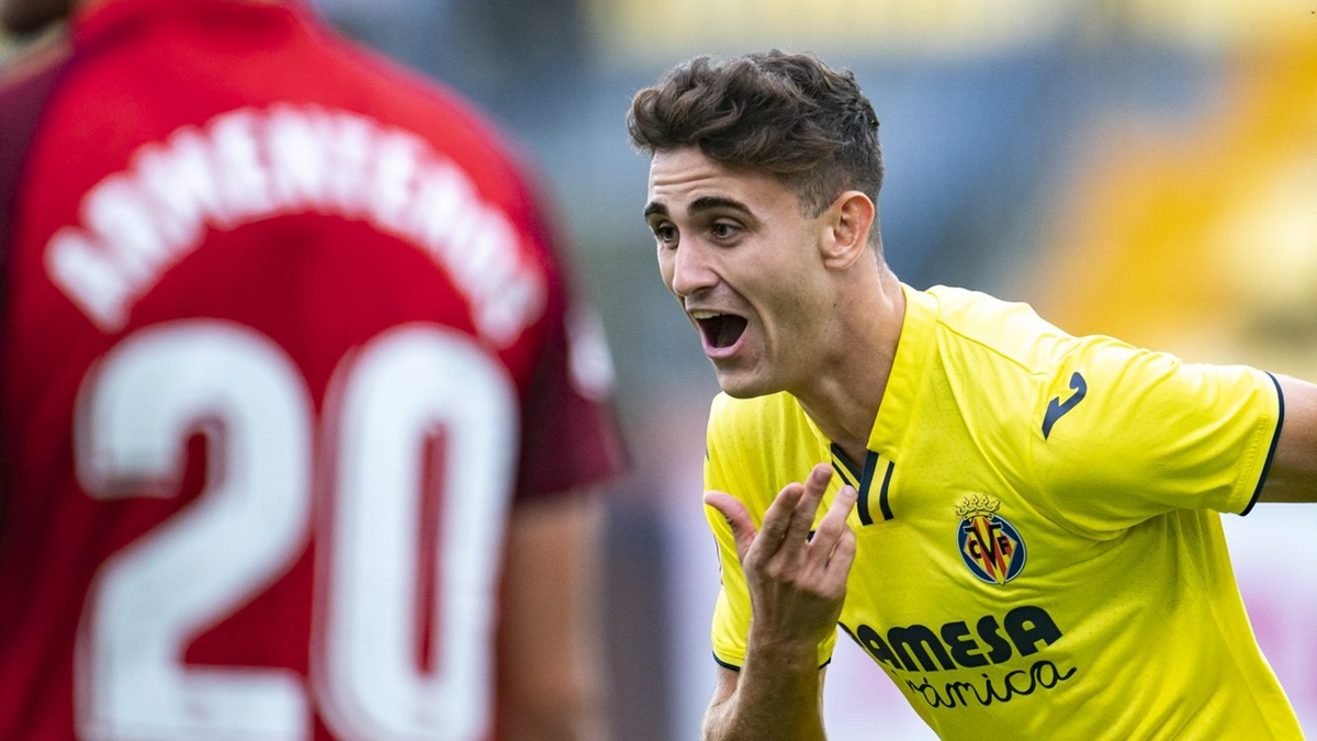 Jugador Villarreal B celebra gol