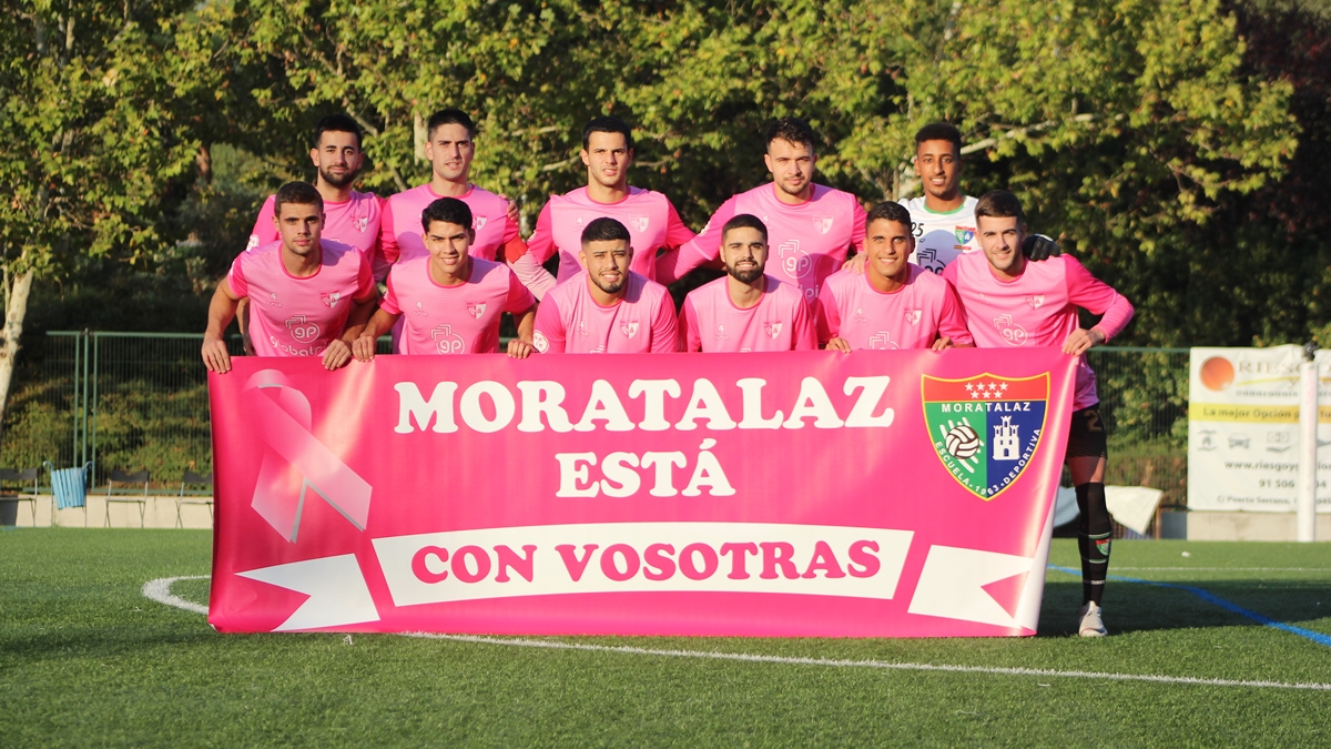 ED Moratalaz posa cartel rosa