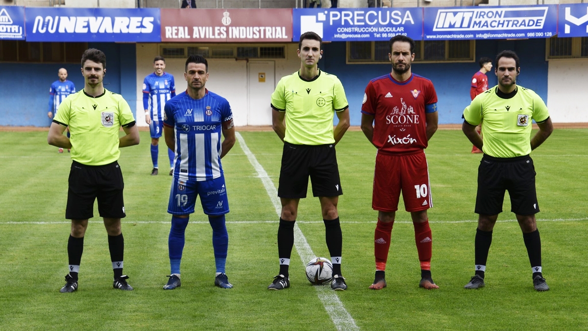 Foto capitanes y trío arbitral