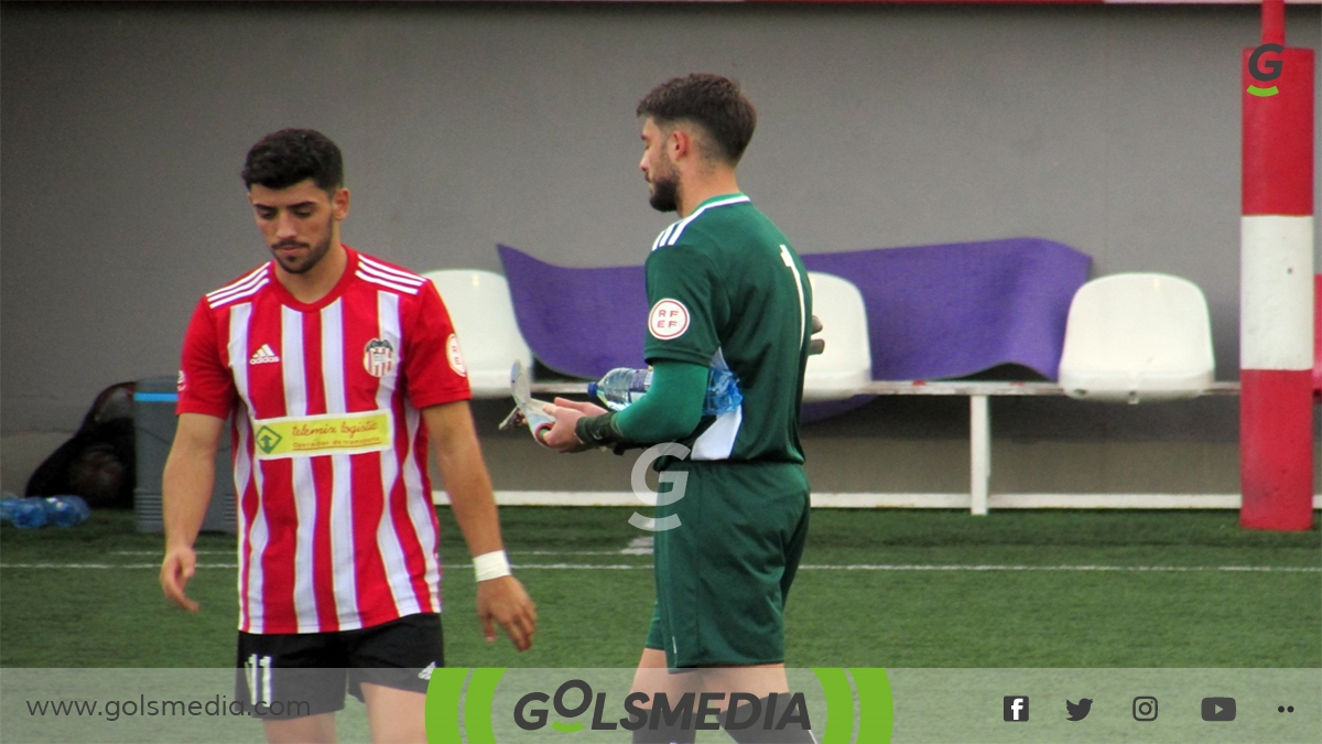 Jugadores CD Acero miran al suelo