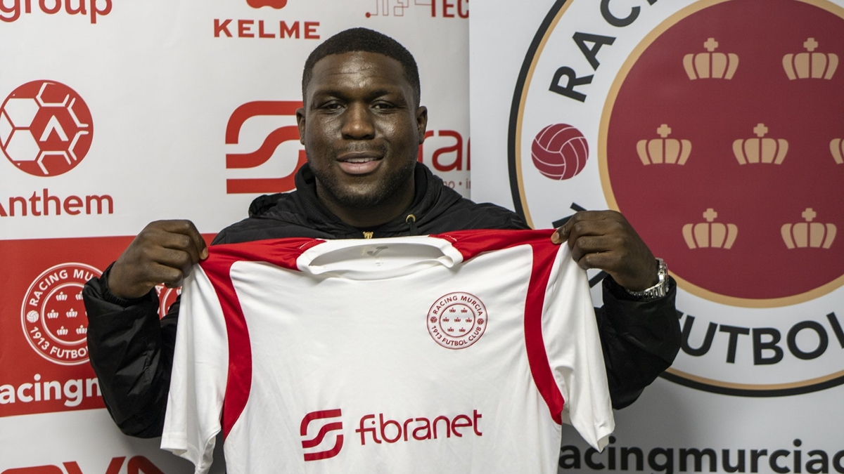 Drenthe sujeta camiseta Racing Murcia