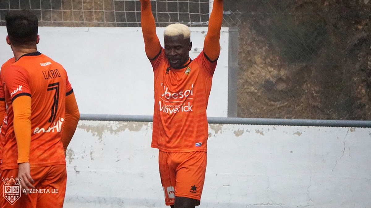 Keita Junior celebra su gol