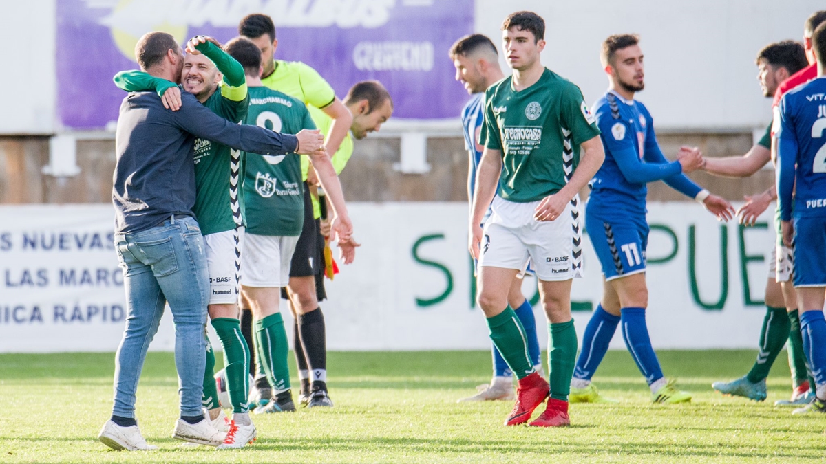 Mani se abraza con Aitor