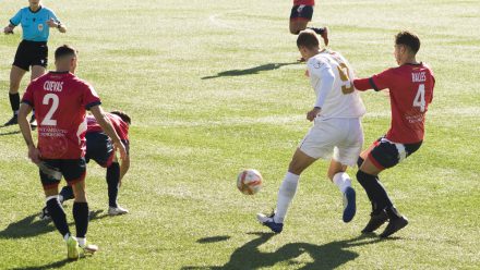 Sosa protege balón ante Balles