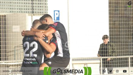 Jugadores CD Almazora celebran gol