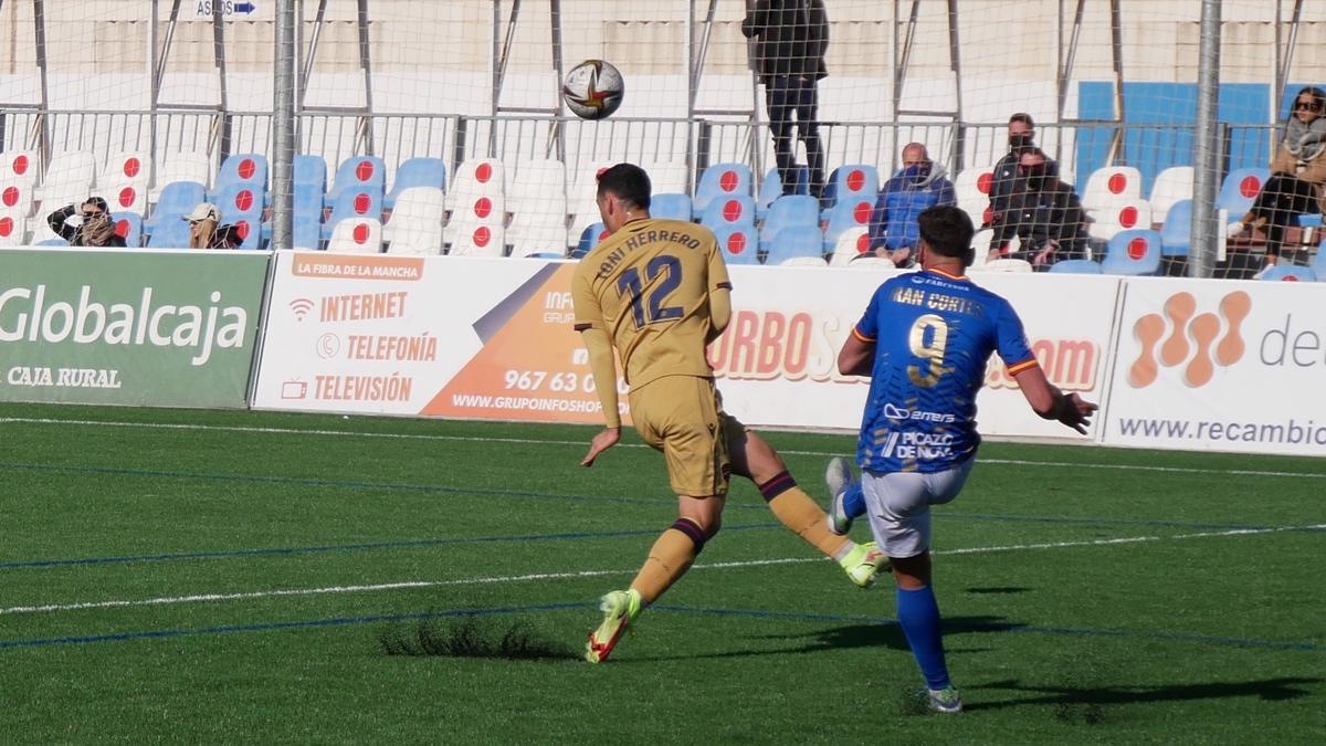 Toni Herrero tapona centro Cortés